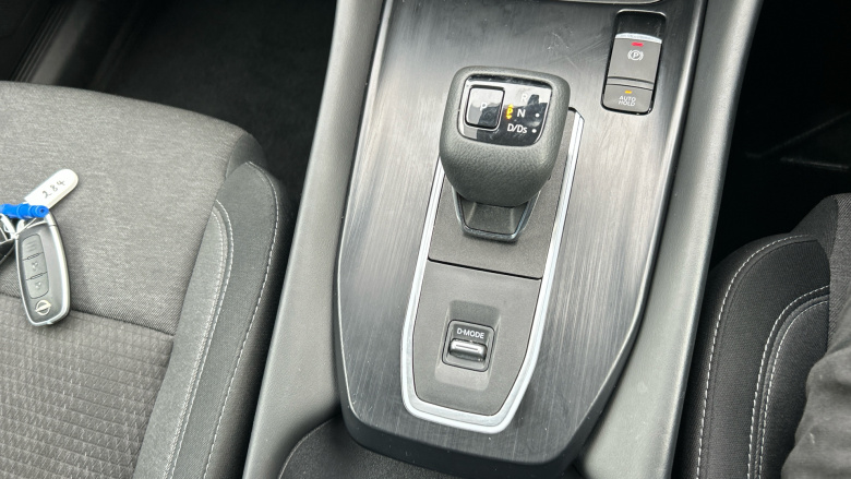 Nissan Qashqai 1.3 DiG-T MH 158 N-Connecta 5dr Xtronic Petrol Hatchback